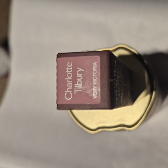 Charlotte Tilbury Matte Revolution Lipstick*very Victoria - Picture 3 of 3